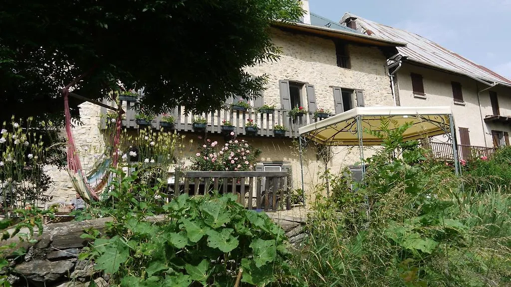 Les Means Bed & Breakfast Meolans-Revel