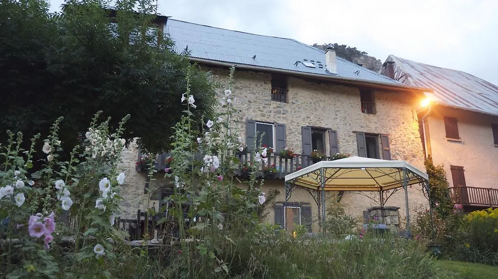 Les Means Bed & Breakfast Meolans-Revel